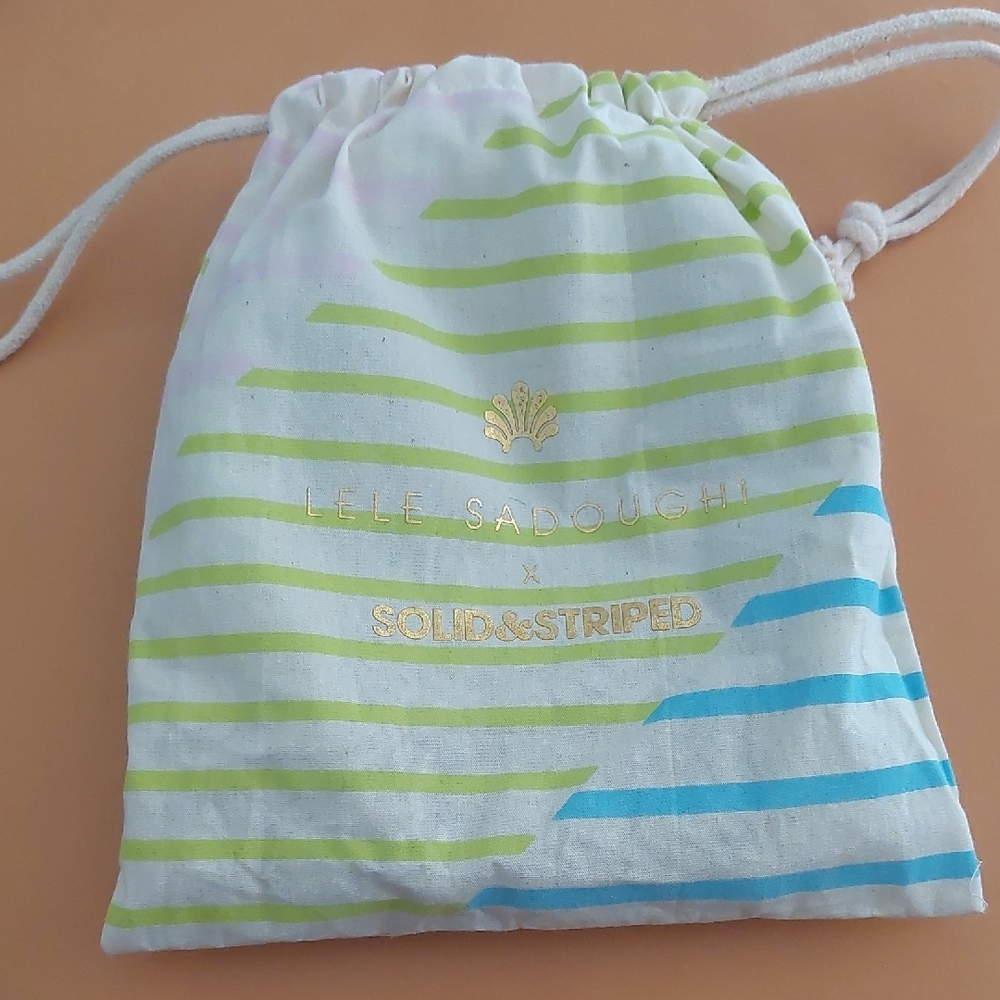Lele Sadoughi X Solid & Striped Green Terry Headband And Dust Cover - Picture 4 of 5